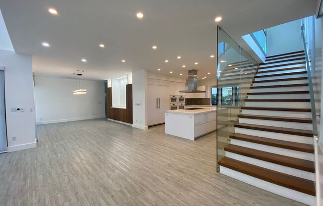 Manoa 5 Bedroom, 3.5 Bathroom, 2-Car Garage Rental !