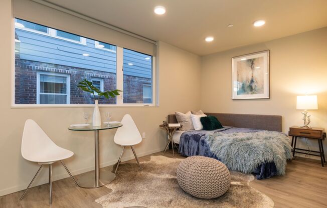 Studio, 1 bath, 301 sqft, $1,395, Unit 302