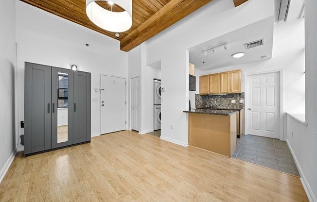 1 bed, 1 bath, 440 sqft, $2,100, Unit U106