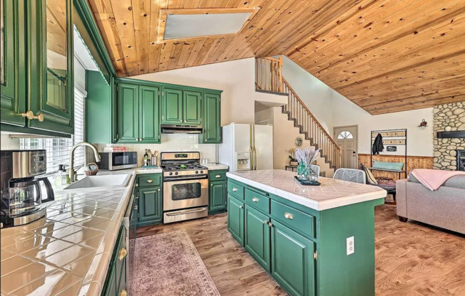 Charming 3-Bedroom Home with Stunning Views in Twin Peaks