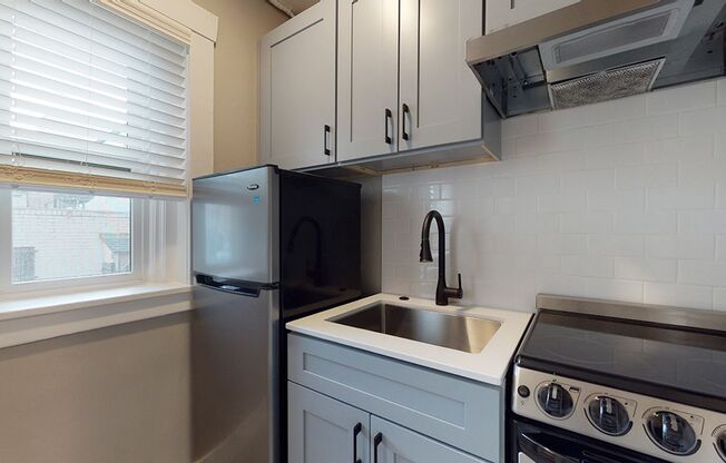 Studio, 1 bath, 290 sqft, $999, Unit 14