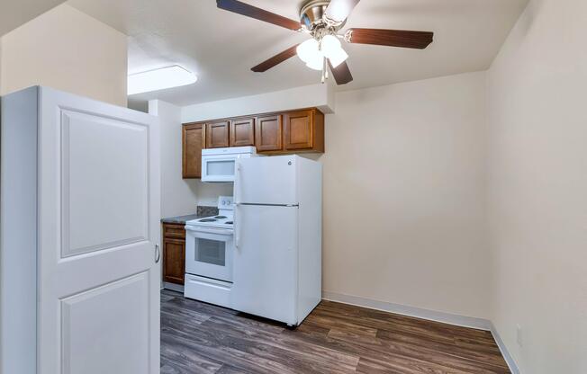 2 beds, 1 bath, 840 sqft, $1,249