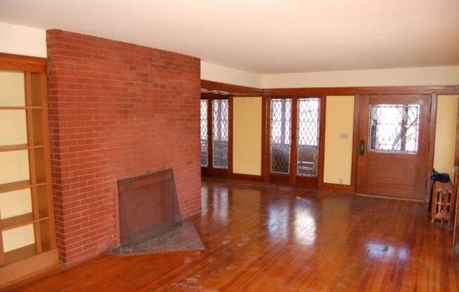 The Lamp House - 4 Br., 3 Bath Home  Available 8/15/2026-8/14/2027