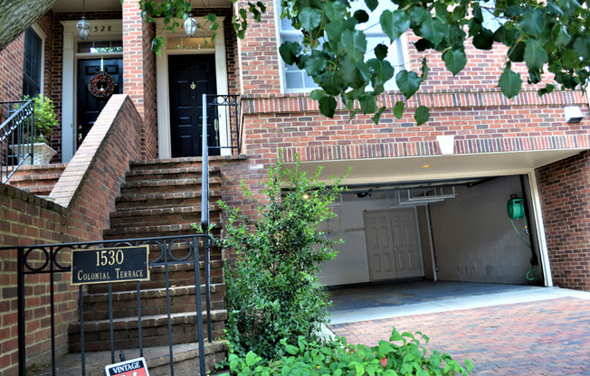 Large Townhouse 3 Bedroom 2 Full Baths and 2 half Baths with Garage Parking in Rosslyn