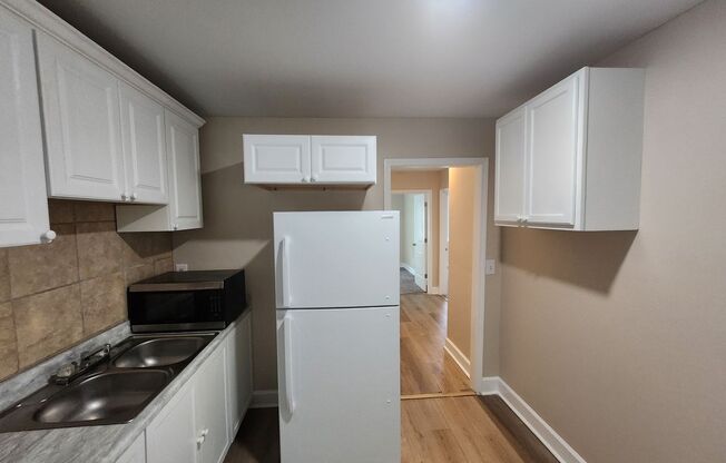 3 beds, 1 bath, $1,120