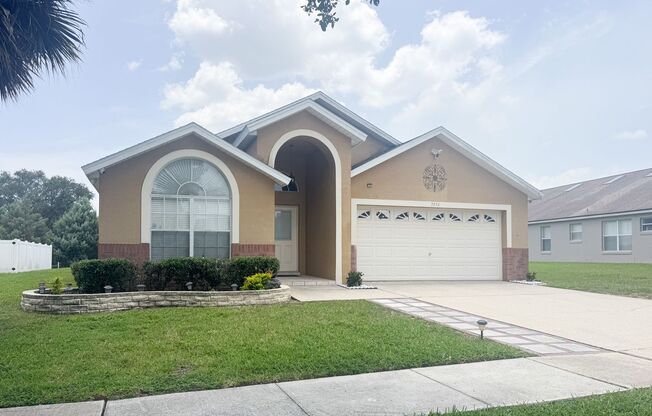 5 bedroom 4 bathroom pool home in Orange Tree community
