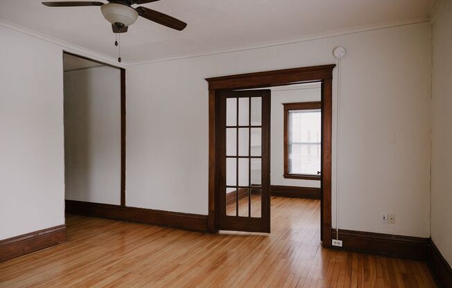 3 beds, 1 bath, 1,086 sqft, $1,595, Unit 307-15