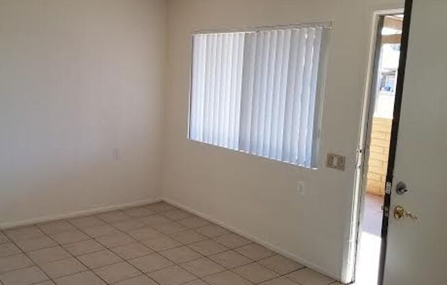 1 bed, 1 bath, 690 sqft, $915, Unit 26