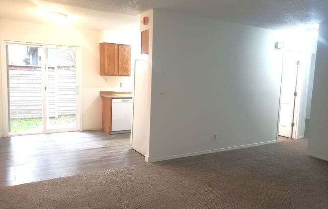 Updated 2 Bedroom, 1 Bathroom Duplex in the Heart of North Portland