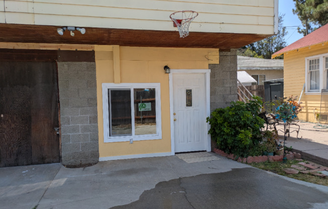 2100 E CORSON