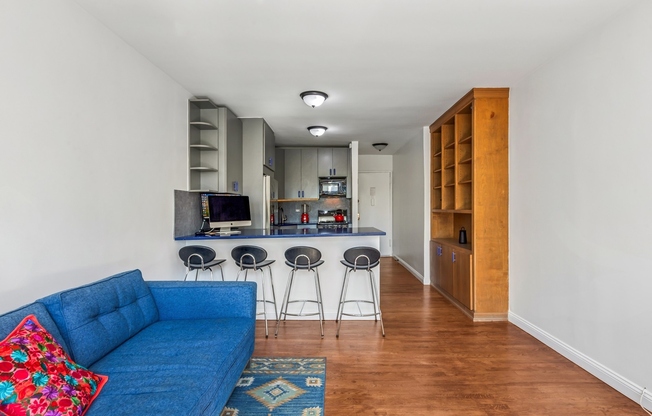 649 2 AVE