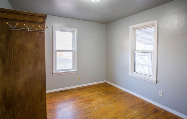 Centrally located single family home 2 bed/1.5 bath.