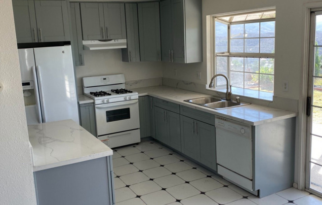 4 beds, 2.5 baths, $4,950