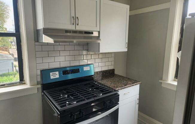 2 beds, 1 bath, $1,350, Unit 511-2