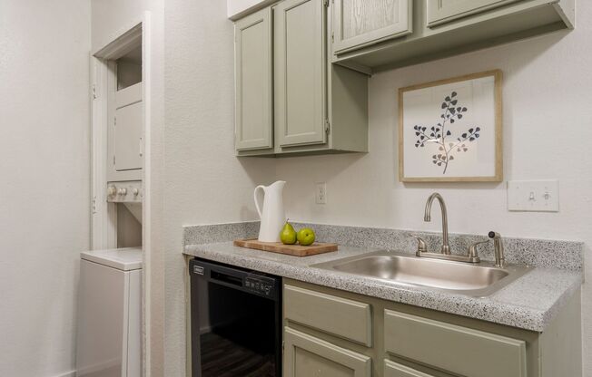 2 beds, 2 baths, 800 sqft, $1,039, Unit C02