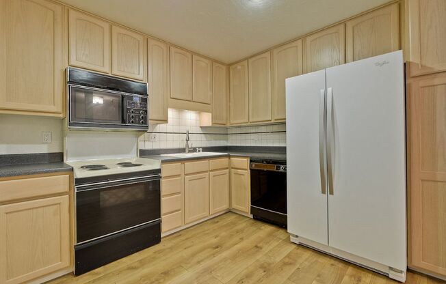 2 beds, 2 baths, $3,500, Unit APARTMENT 111