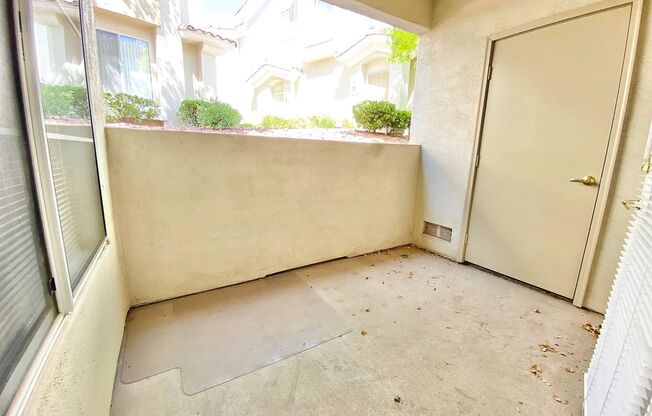 ADORABLE SUMMERLIN CONDO UNIT 2 BEDROOM 2 FULL BATHROOMS W/ 1 CAR GARAGE TOO! LOCATED IN A GATED COMMUNIT