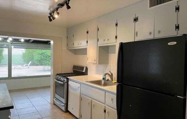 2 beds, 1 bath, $1,575