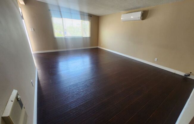 2 beds, 1 bath, $1,600