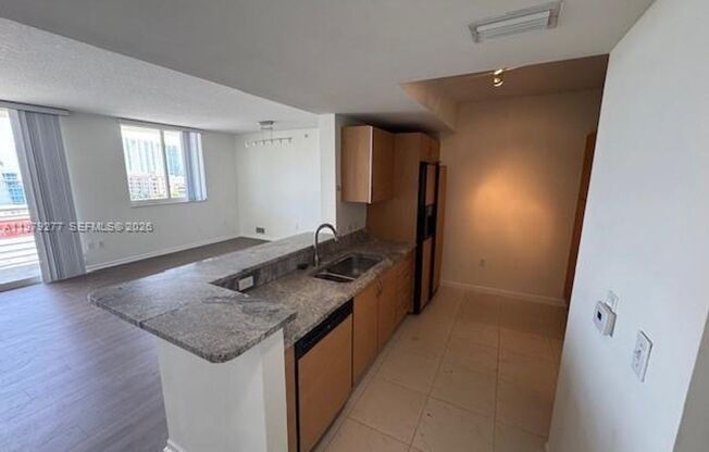 3 beds, 2 baths, $3,500, Unit UNIT 914