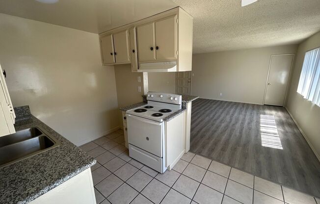 2 beds, 1 bath, 725 sqft, $2,400