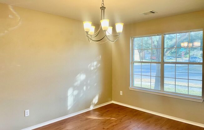 BEAUTIFUL 4 BR/2BTH HOUSE LOCATED IN CIBOLO AVAILABLE NOW!!