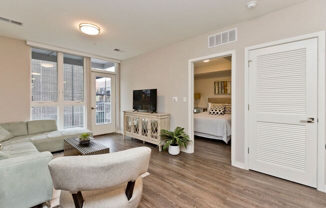 2 beds, 2 baths, 869 sqft, $4,150, Unit 1552-601