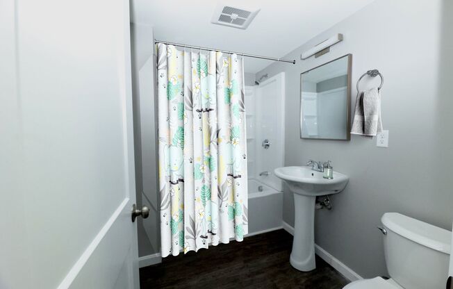 3 beds, 1 bath, 1,300 sqft, $3,250, Unit 9 Monarch Way Apt 101