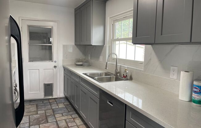 3 Bed, 2 Bath House, New Kitchen plus 2 Bonus Rooms/Office in La Mesa!