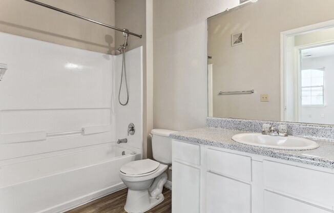 2 beds, 1 bath, 787 sqft, $1,082
