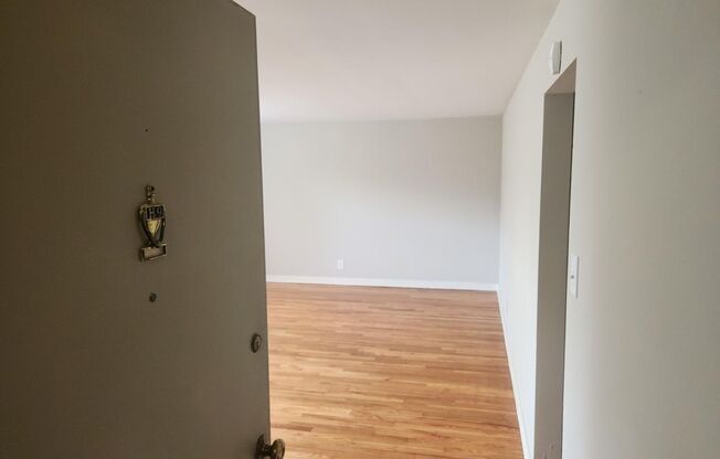 1 bed, 1 bath, 663 sqft, $2,050, Unit H-09