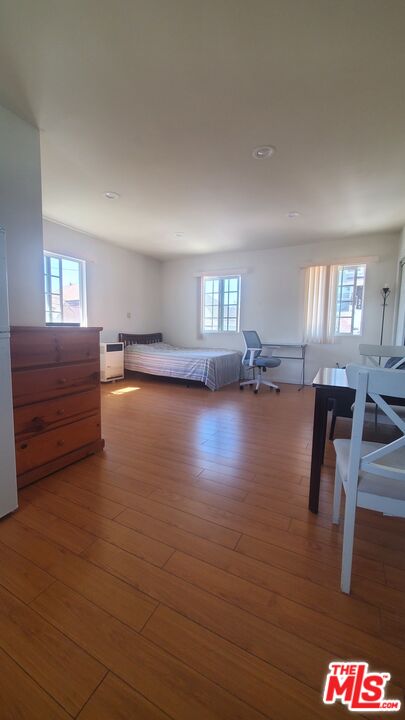 805 E 21 ST