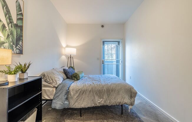 Studio, 1 bath, 160 sqft, $875