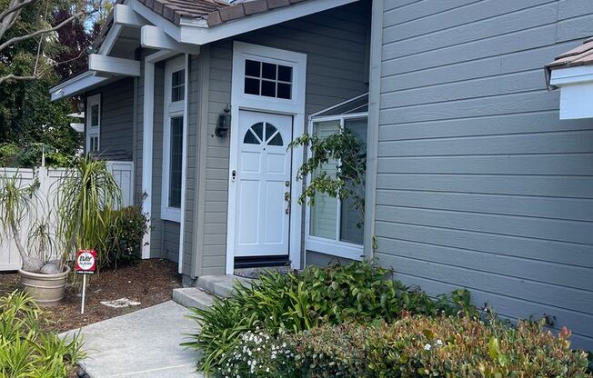 Updated 3BD/2.5BA 2-Story Townhouse in Prime Tustin Location!