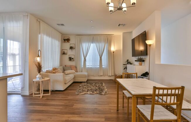 2 bedroom Condo- near the M