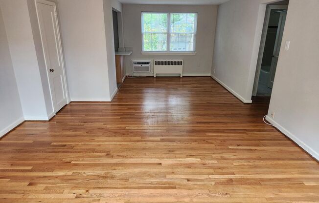 2 beds, 1 bath, 897 sqft, $2,305, Unit G-17