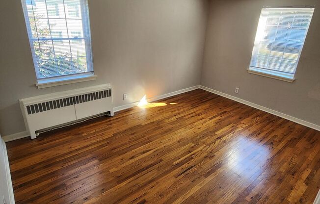 2 beds, 1 bath, 897 sqft, $2,335, Unit B-08