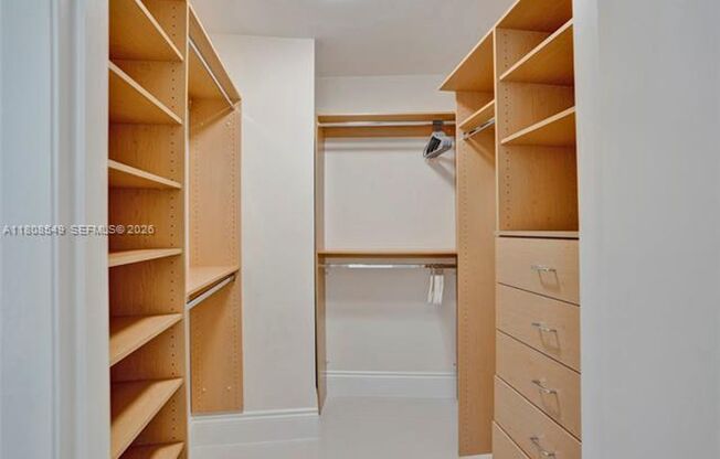 3 beds, 3.5 baths, $12,050, Unit # 1604