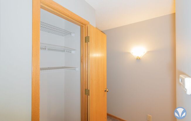 1 bed, 1 bath, 837 sqft, $1,210, Unit AL-5