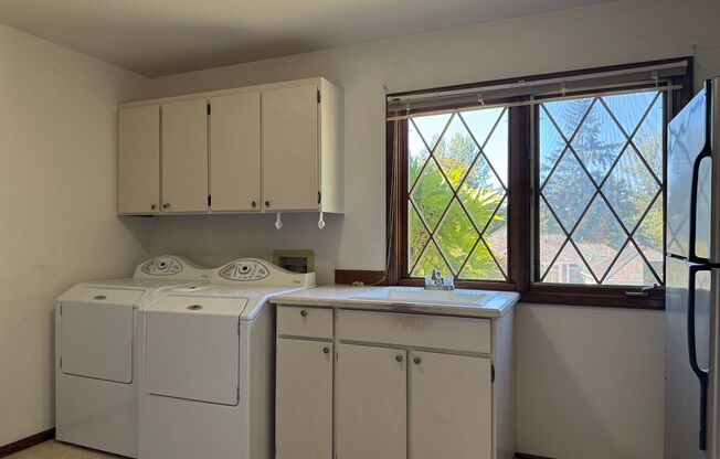 4 beds, 2.5 baths, $4,500