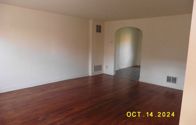 3 beds, 1 bath, $1,095