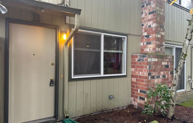 2 beds, 1 bath, 882 sqft, $1,750, Unit 5805 13th Ave SE unit B