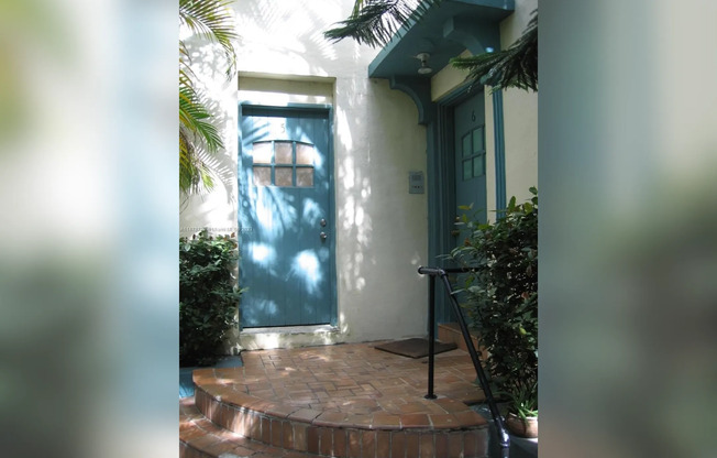 726 MERIDIAN AVE