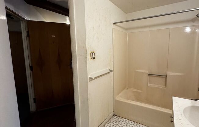 1 bed, 1 bath, 645 sqft, $1,095, Unit 103