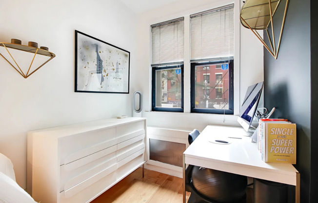 219 W 14 ST