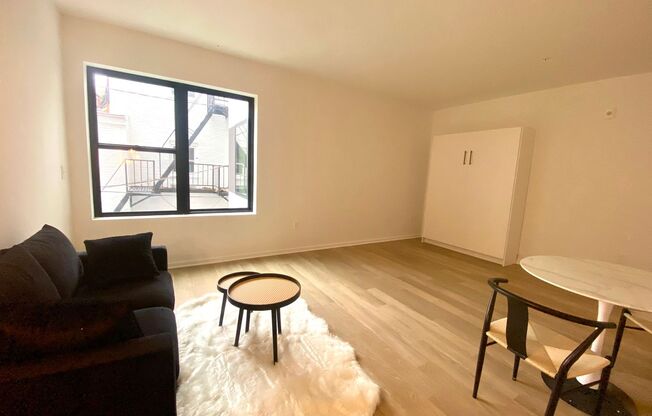 Studio, 1 bath, 400 sqft, $1,718, Unit 203