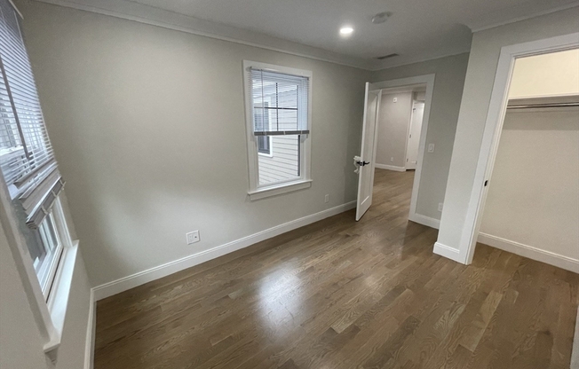 2 beds, 1 bath, 700 sqft, $3,800, Unit 3