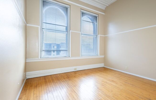 2 beds, 1 bath, 850 sqft, $899, Unit 3819 Jones St #303