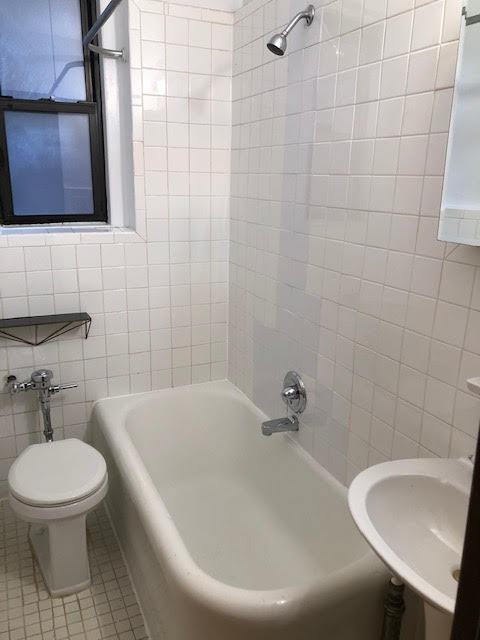 205 W 10 ST