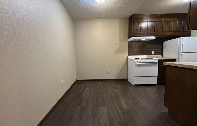 1 bed, 1 bath, 640 sqft, $895, Unit 105